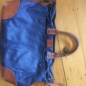 Mid to large Will brand messenger bag. Navy blue